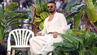 Ricky Martin apareceu sentado em uma cadeira de plástico no show do intervalo de Bad Bunny no último Super Bowl, nos Estados Unidos.