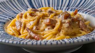 No Dia do Carbonara, descubra a verdadeira receita do prato italiano, sua história curiosa e os segredos para acertar o molho