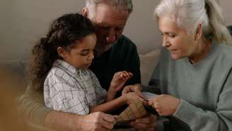 Convívio social pode melhorar a saúde emocional e cognitiva dos idosos; veja como fortalecer vínculos e estimular o bem