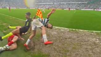 Assistente de arbitragem Esra Arıkboga não recebeu pedido de desculpas após o caso e vídeo repercutiu nas redes sociais