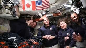 Astronautas Reid Wiseman, Jeremy Hansen, Christina Koch e Victor Glover compõem a tripulação da missão Artemis 2