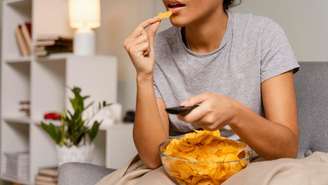 Consumo de embutidos diariamente pode estar associado ao desenvolvimento do câncer