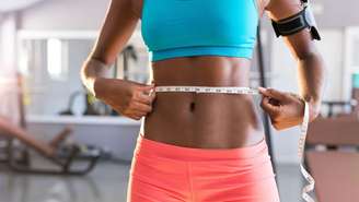 Confiras chás que pode ajudar a diminuir o inchaço abdominal