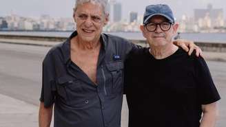 Confira a viagem de Chico Buarque