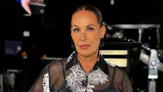 Carolina Ferraz no estúdio do Domingo Espetacular