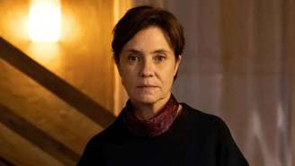 Adriana Esteves como Cibele na terceira temporada de Os Outros