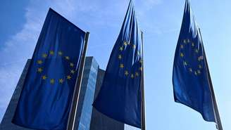 Os efeitos econômicos da guerra já começam a aparecer na Europa. A inflação na zona do euro subiu para 2,5% em março, acima do registro de 1,9% no mês anterior.