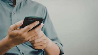 Entenda como funciona o golpe da renda extra no WhatsApp