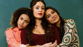 Leonardo descobre que o celular encontrado no cofre pertence a Edilberto e mistério agita Três Graça