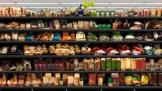 Descubra como identificar se o pão de saquinho é ultraprocessado. Nutricionistas revelam o que observar no rótulo