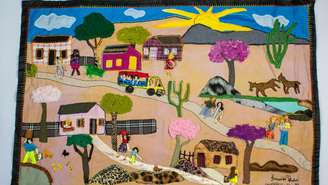 Tela das irmãs Zenilda, Zeneide e Zenaide Petuba exibida na exposição "Les Soeurs Petuba" no centro cultural Halle Saint-Pierre, em Montmartre, Paris.