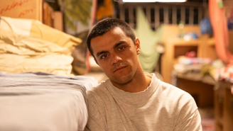 Felipe Simas como Daniel Cravinhos