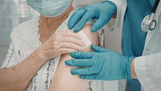 Vacina da gripe vai além de evitar sintomas leves: ela reduz internações e complicações graves; saiba por que a imunização anual é importante