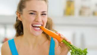 Comer uma cenoura por dia traz benefícios à saúde