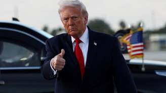 O presidente dos Estados Unidos, Donald Trump, ao desembarcar no aerporto de Miami, em 11 de abril de 2026 (imagem ilustrativa).