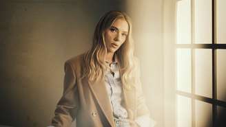 Scarlett Johansson relembra pressão no início da carreira 'Era aceitável nos destruir pela aparência' (Gareth CattermoleGetty Images for IMDb)