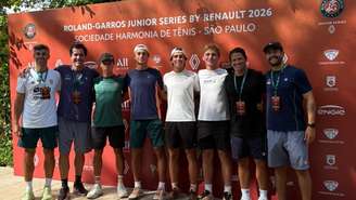 Staff e atletas após o treinamento 