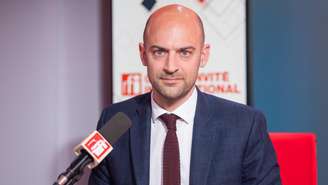 O ministro francês das Relações Exteriores, Jean-Noël Barrot, em um dos estúdios da RFI, em 14 de março de 2026.
