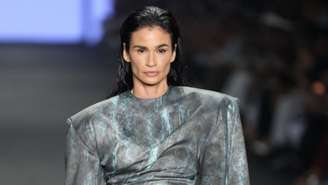 Carol Ribeiro no desfile da Normando 