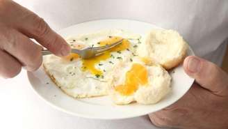 Ovos cozidos e mexidos têm proteínas semelhantes, mas calorias diferentes