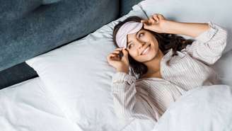 A expressão “dormir para aprender melhor” passou a ter uso em contextos educacionais e clínicos justamente porque a ciência mostra que, sem um descanso adequado, o cérebro encontra mais dificuldade para fixar conteúdos estudados, organizar memórias emocionais e manter a atenção no dia seguinte – depositphotos.com / AllaSerebrina