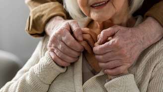 A Teoria da Seletividade Socioemocional explica por que, com o tempo, muitas pessoas passam a priorizar relações e experiências emocionalmente significativas – depositphotos.com / HayDmitriy