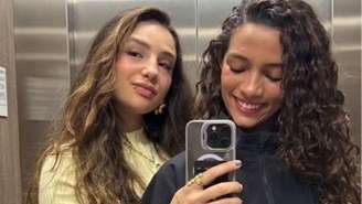 Confira sobre o romance das jovens