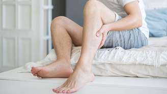 Veja como evitar cãibra noturna