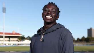 Gout Gout, velocista de 18 anos, bate recorde de Usain Bolt. Conheça a história de superação do filho de refugiados que brilha no atletismo