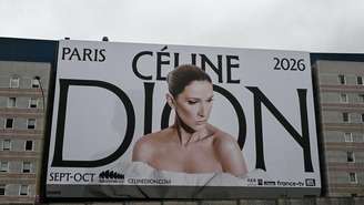 Outdoor em Paris com a promoção dos shows de Céline Dion na capital francesa, entre setembro e outubro deste ano.