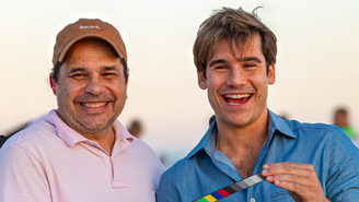 Wagner de Assis e Nicolas Prattes no set de filmagens de O Advogado de Deus