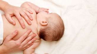 Veja as vantagens de deixar o seu bebê de bruços