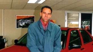 Oscar escolheu uma Brasília na cor vinho e logo se tornou o centro das atenções entre os colegas de equipe