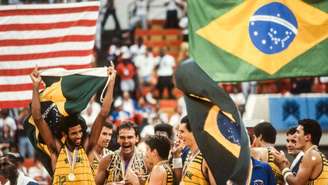 Seleção Brasileira comemora vitória em Indianápolis em 1987