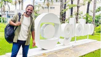 Adriano Arbool na sede da Globo, no Rio, onde gravou participação em 'Coração Acelerado'