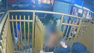 Os quatro adultos foram filmados por câmeras de segurança deixando o prédio após cometerem o estupro