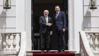 O primeiro-ministro de Portugal, Luís Montenegro (à direita), recebeu o presidente brasileiro, Luiz Inácio Lula da Silva, no Palácio de São Bento, em Lisboa, nesta terça-feira, 21 de abril de 2026.