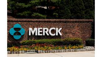 O logotipo da Merck é visto em um portão do campus da Merck & Co em Rahway, Nova Jersey 12 de julho de 2018