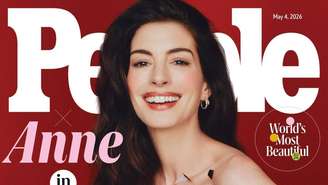 Anne Hathaway na capa da revista People, que a elegeu a pessoa mais bonita de 2026