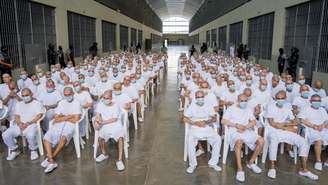 Mais de 250 dos réus estão presos no temido Cecot