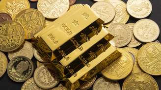 Autoridades bolivianas encontraram 77 barras de ouro em quatro malas