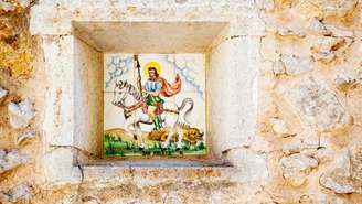 Celebre o Dia de São Jorge com 10 músicas inesquecíveis da MPB. De Jorge Ben Jor a Zeca Pagodinho, veja quem homenageou o Santo Guerreiro na música