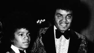 Michael Jackson com o pai, Joe, em 1973
