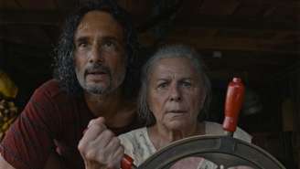 Rodrigo Santoro e Denise Weinberg em cena do longa "O Último Azul", de Gabriel Mascaro.