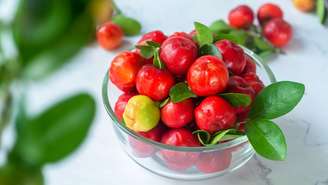 Aprenda o passo a passo para cultivar acerola em seu quintal