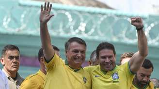 Por causa da trama golpista, o ex-presidente Jair Bolsonaro (à esquerda) e o ex-chefe da Abin Alexandre Ramagem foram condenados pelo STF em 2025.