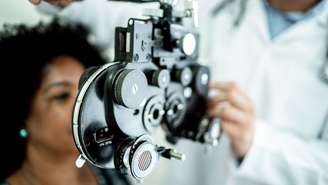 A miopia foi reclassificada como doença estrutural. Entenda os riscos do crescimento do globo ocular e saiba como proteger seus olhos