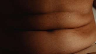 Descubra por que a barriga dura é mais perigosa que a mole e aprenda como eliminar a gordura visceral que coloca sua saúde em risco