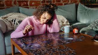 Veja exercícios práticos para estimular o cérebro, melhorar a memória, o foco e o raciocínio com hábitos simples no dia a dia