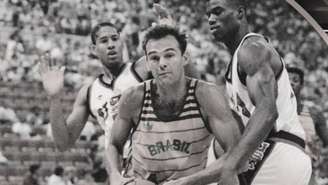 Oscar Schmidt em partida conta os EUA na final dos Jogos Panamericanos de 1987 